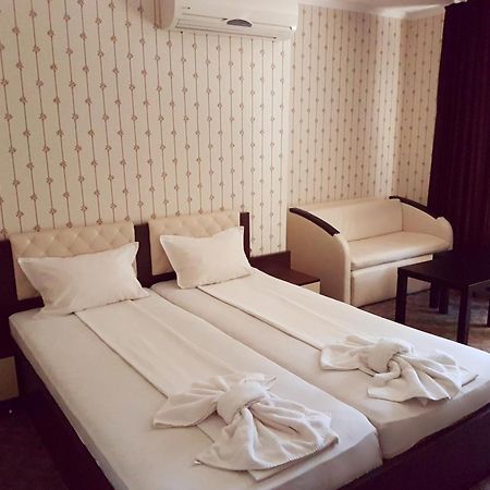 נסבר Guest House Saint Apostol מראה חיצוני תמונה