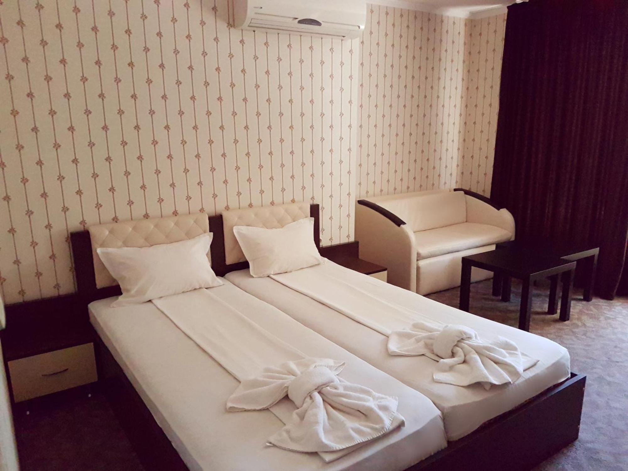 נסבר Guest House Saint Apostol מראה חיצוני תמונה