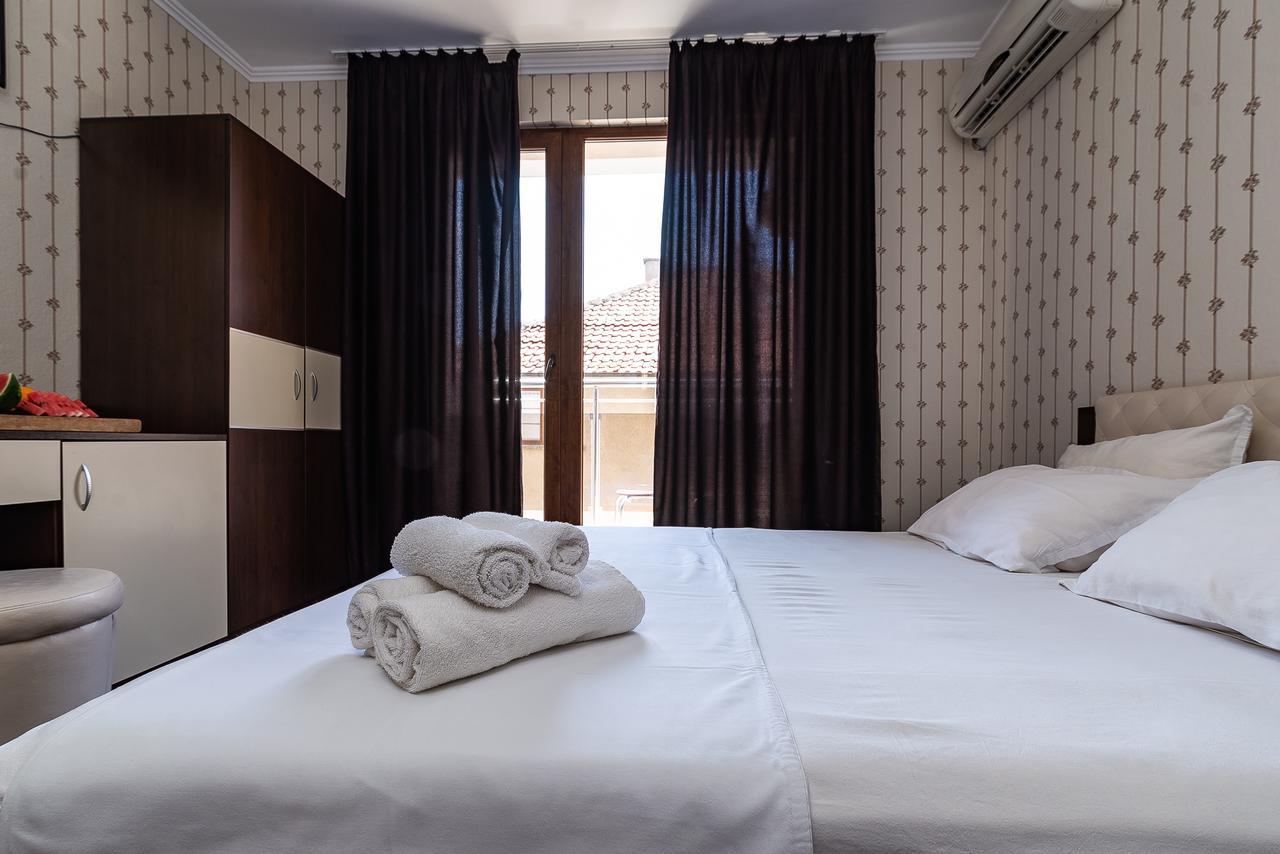 נסבר Guest House Saint Apostol מראה חיצוני תמונה