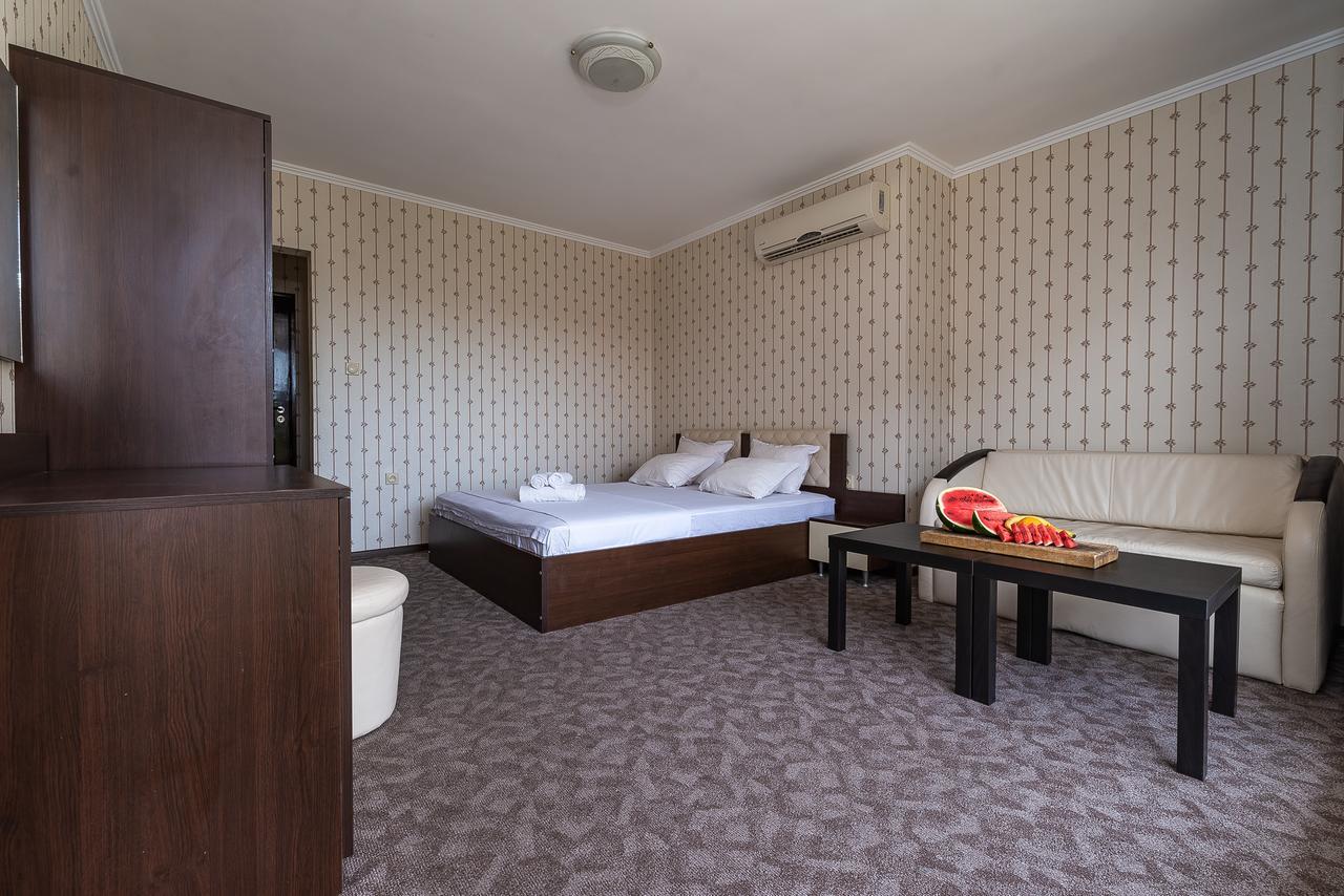 נסבר Guest House Saint Apostol מראה חיצוני תמונה