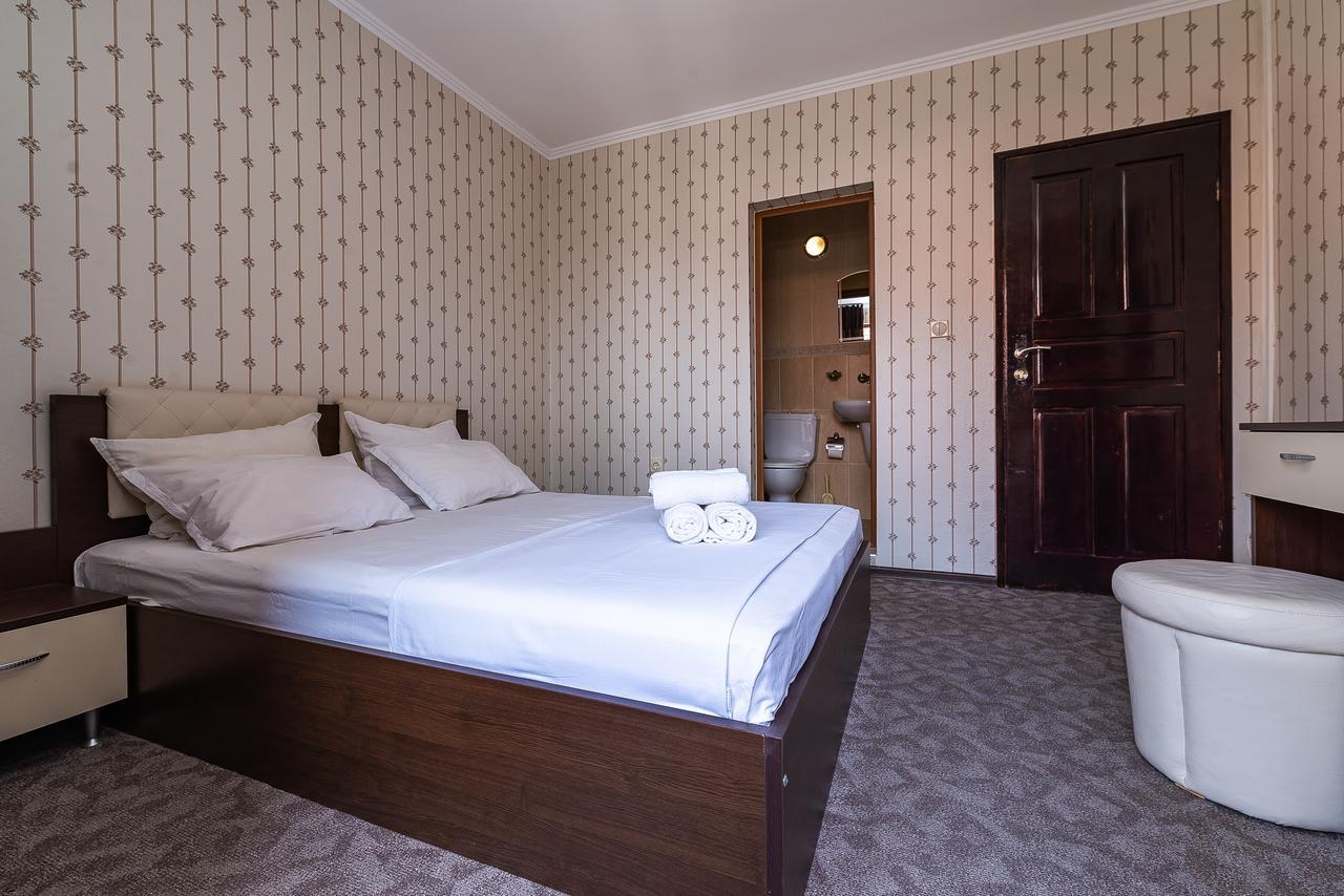 נסבר Guest House Saint Apostol מראה חיצוני תמונה